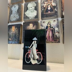 Black Lacquer Jewelry Box with‎ Mother of Pearl